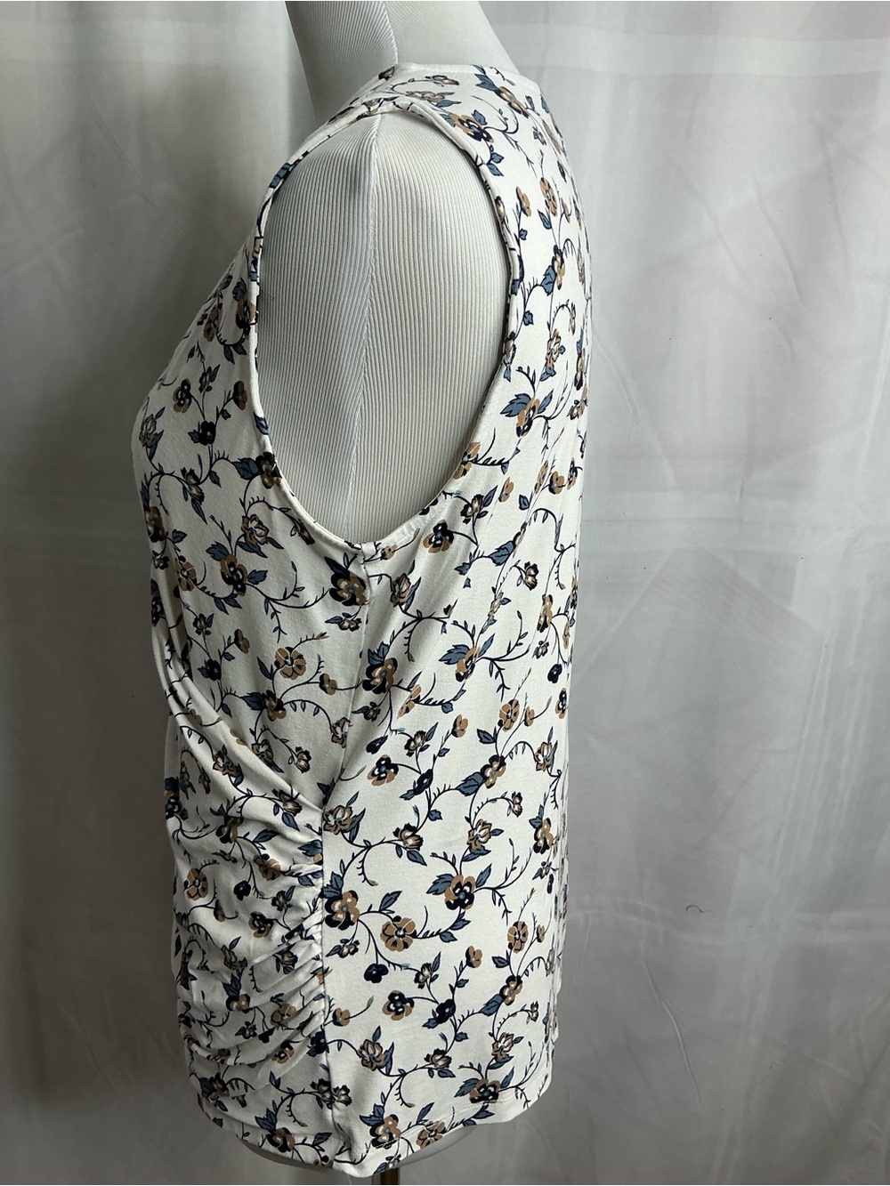 2292 - Ann Taylor White Floral Wrap-Style Sleeveless Camisole - Picture 5 of 8